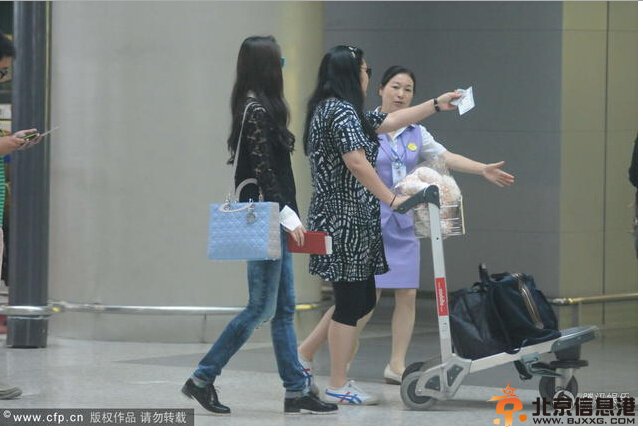 刘亦菲穿蕾丝现身机场尽显高贵伍媚 刘亦菲素颜照大汇总