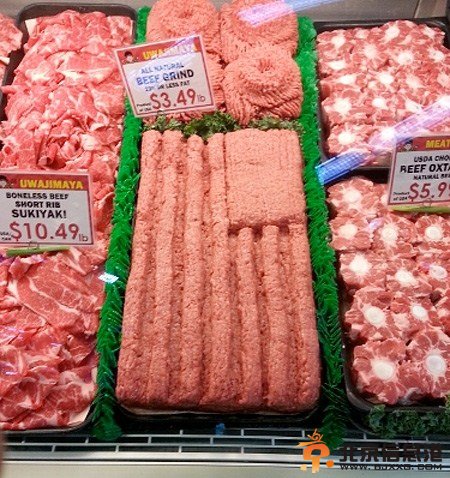 超市摆肉大叔生肉雕塑逆天 龙猫火影忍者星球大战萌萌哒