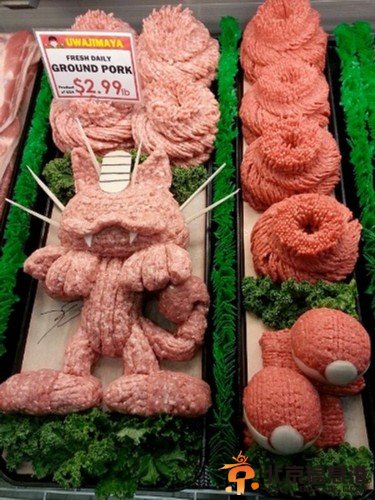 超市摆肉大叔生肉雕塑逆天 龙猫火影忍者星球大战萌萌哒