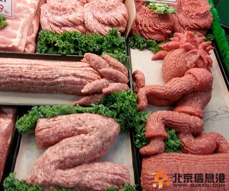超市摆肉大叔生肉雕塑逆天 龙猫火影忍者星球大战萌萌哒