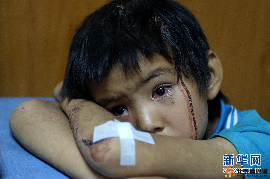 鲁甸6.5级地震已致381人遇难 现场救援图