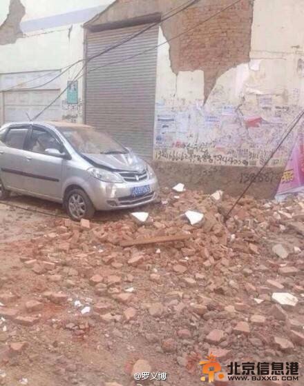 云南昭通地震：夫妻用锄头刨出四个孩子