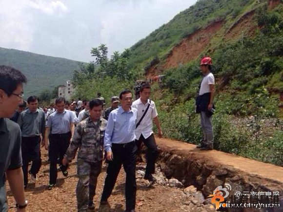 云南地震391人遇难 李克强徒步赴震中