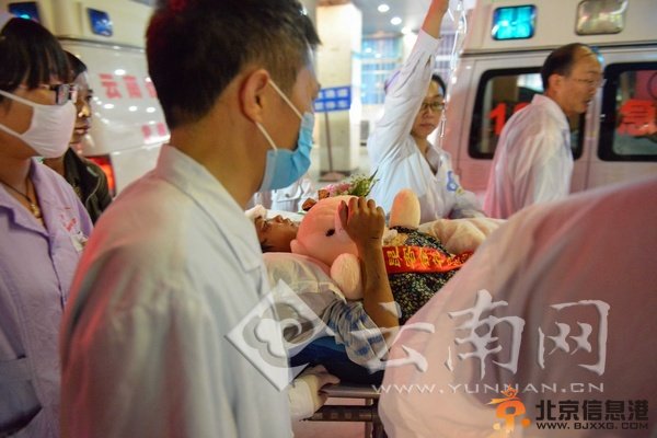 【生命·鲁甸】紧紧握住你的手