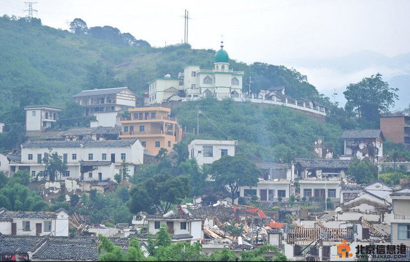 云南震区航拍照片公布 牛栏江堰塞湖水位暴涨