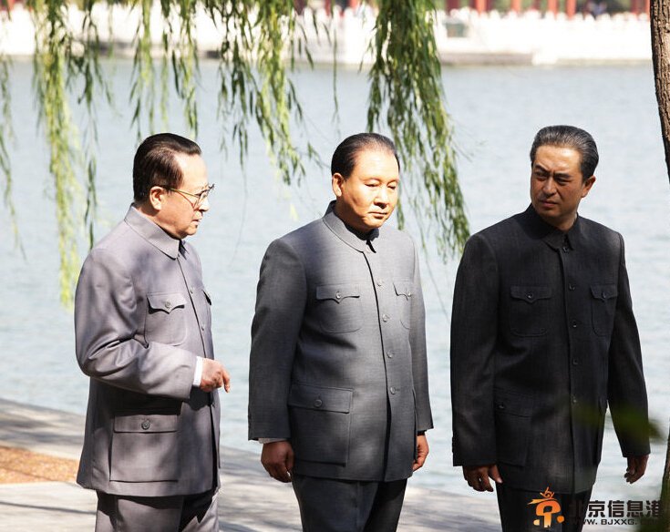 <a href='http://www.bjxxg.cn/news/lishi/' target='_blank'><u>历史</u></a>转折中的邓小平剧情介绍