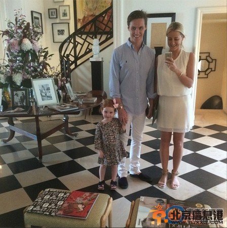 最小名媛奢华生活照曝光:出行直升机代步