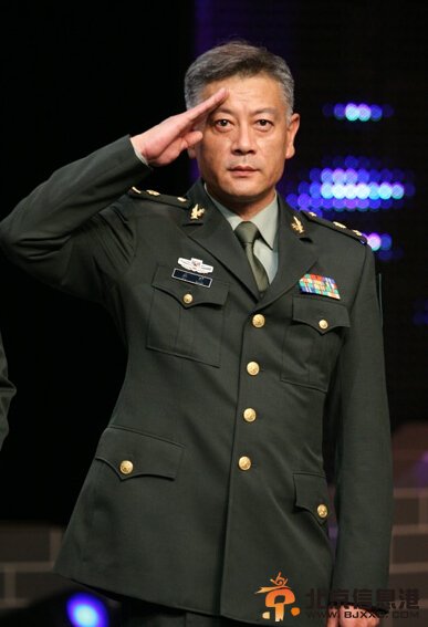 历史转折中的邓小平剧情介绍