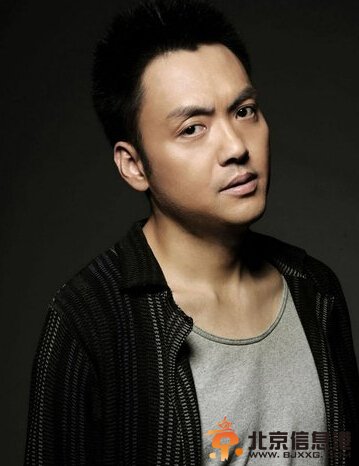 历史转折中的邓小平剧情介绍