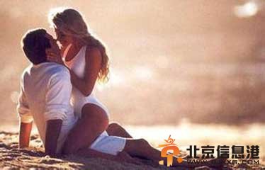 深爱激情 男上司把女下属推进浴缸