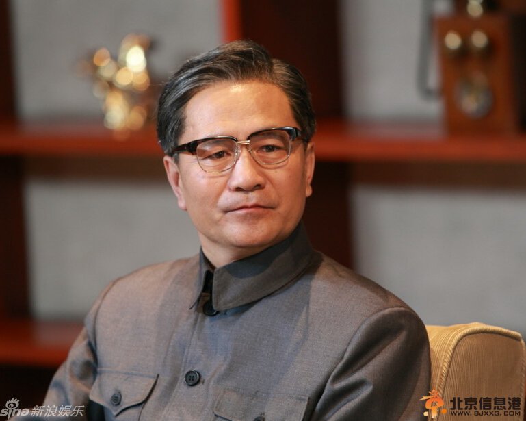 历史转折中的邓小平剧情介绍
