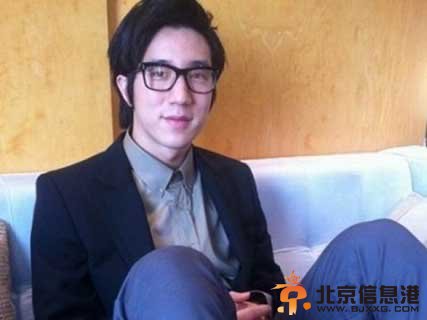 成龙儿子房祖名吸毒被抓 今生恐难回台湾