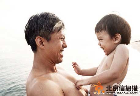 邓超陪儿子遭嫌弃 孙俪卖萌成蛇精病