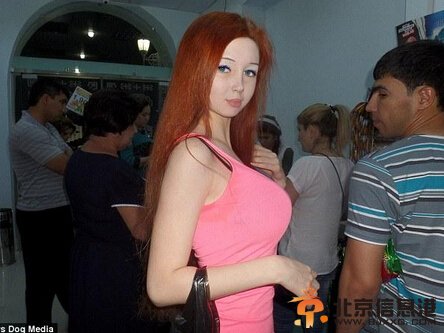 乌克兰再现16岁真人芭比 自称从未整容【组图】