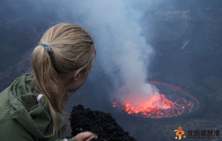 俄夫妇爬刚果3000米火山 拍壮丽熔岩湖（图）