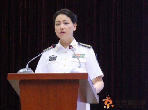 中国海军首位女发言人邢广梅亮相