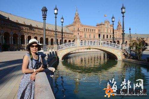 福州大妈穷游欧洲偶遇李克强 总理邀她合影(图)