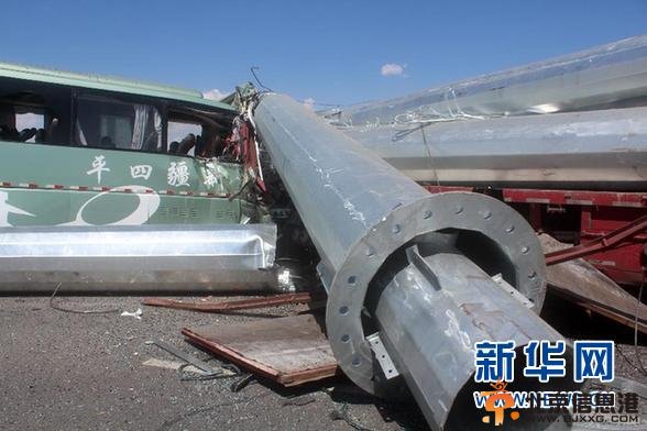 甘肃瓜州发生重大交通事故已造成15人遇难