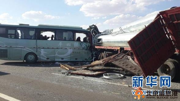 甘肃瓜州发生重大交通事故已造成15人遇难