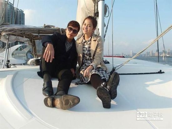 Selina妹妹拍落水戏受伤 撞缆绳左眼角红肿