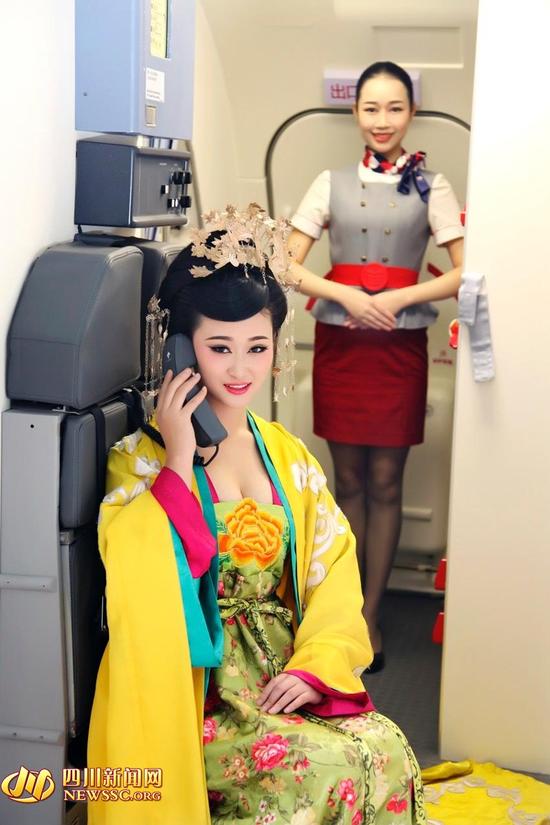 准空姐演绎机舱内的“武媚娘”