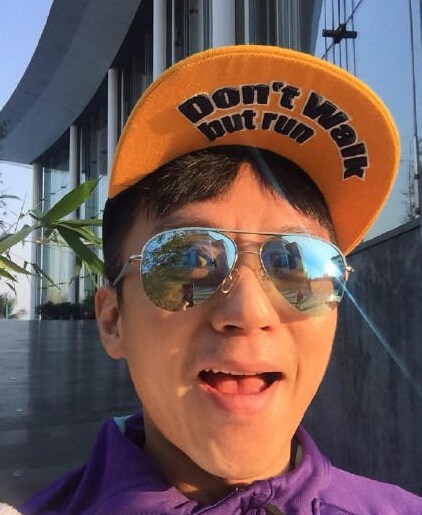 【组图】邓超搞怪九连拍 网友：用了你的照片，屏幕会莫名地变脏