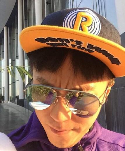 【组图】邓超搞怪九连拍 网友：用了你的照片，屏幕会莫名地变脏