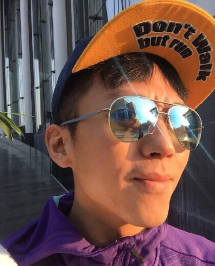 【组图】邓超搞怪九连拍 网友：用了你的照片，屏幕会莫名地变脏