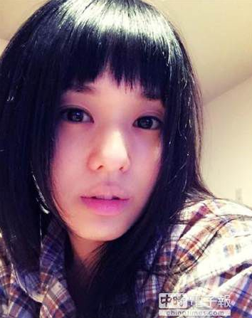 苍井空晒新发型照卖萌 网友：大呼其可爱