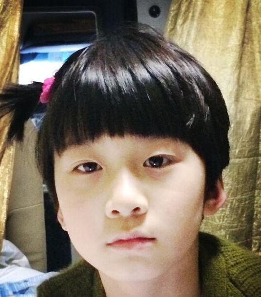 天天扎小辫显俏皮可爱 网友：张振锁想女儿想疯了