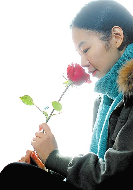 27岁女警患癌症去世 写下遗嘱“少熬夜少怄气”