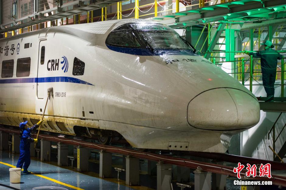 春运即将到来 动车“洗脸”成为助增客流主力