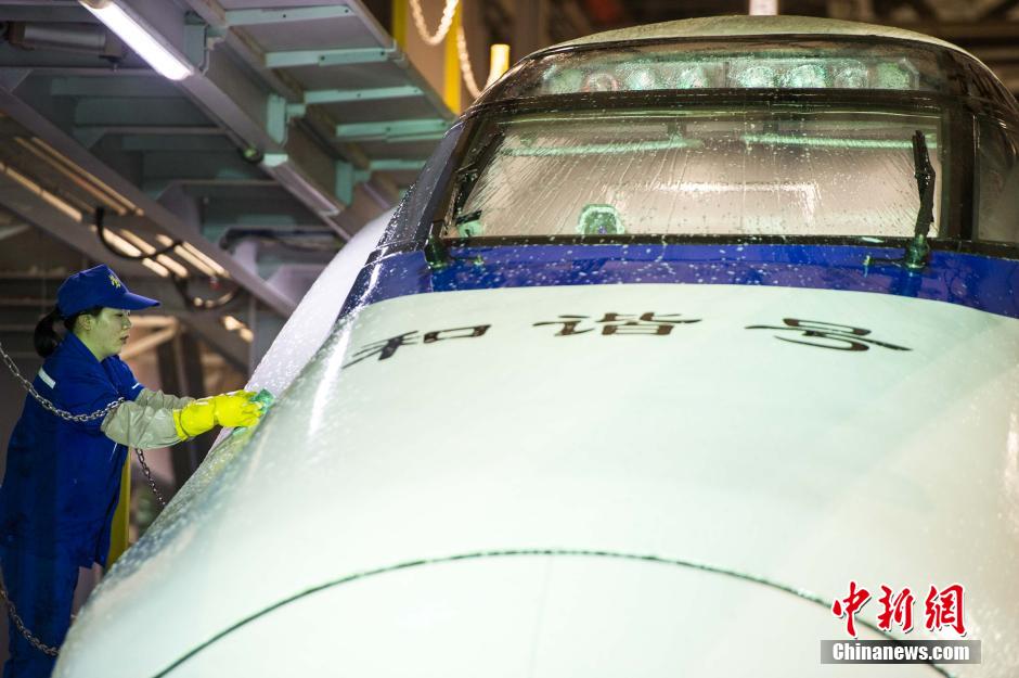 春运即将到来 动车“洗脸”成为助增客流主力