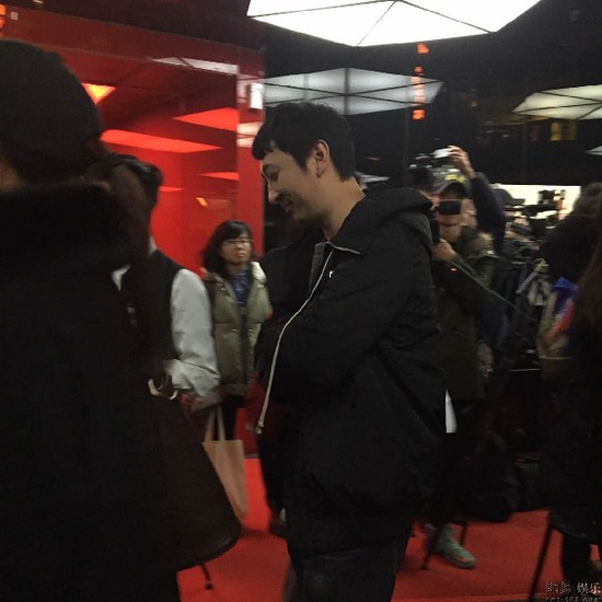 王思聪现身影院捧场徐静蕾新片 引路人围观