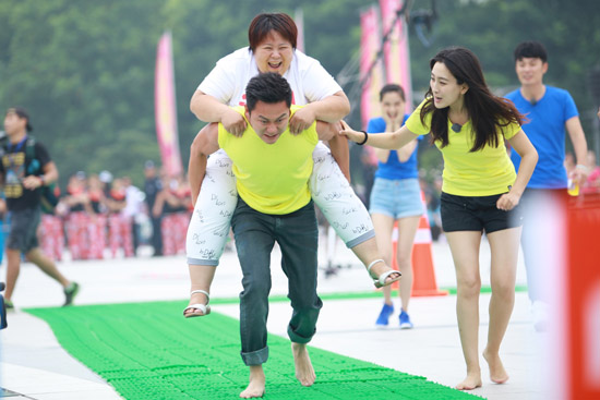 曝李晨求婚范冰冰 星扒皮爆料：大黑牛和范爷订婚了？