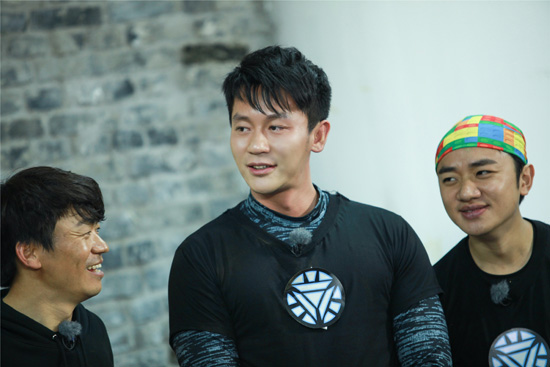 曝李晨求婚范冰冰 星扒皮爆料：大黑牛和范爷订婚了？