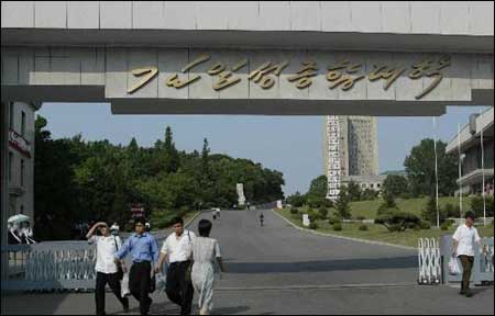 金正恩向金日成综合大学送实验设备 重视<a href='http://www.bjxxg.cn/edu/' target='_blank'><u>教育</u></a>