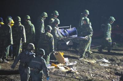 台湾空难7旬老兵连救4人 男子做心肺复苏救儿子