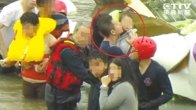 台湾空难7旬老兵连救4人 男子做心肺复苏救儿子