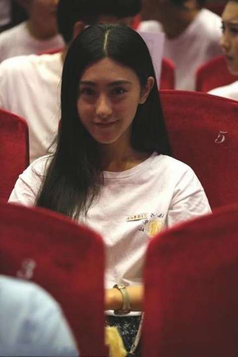 小女星起诉王思聪 王思聪朱圣祎微博隔空骂战引围观