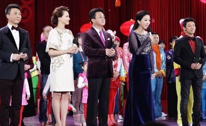央视春晚首次大联排 主持人朱军、董卿等亮相