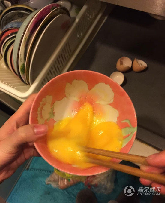 邓超发烧孙俪为其下厨煮面 网友：真是亲媳妇！