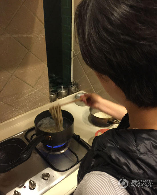 邓超发烧孙俪为其下厨煮面 网友：真是亲媳妇！