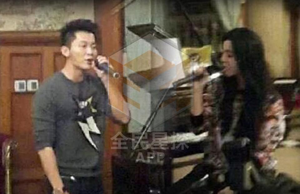 李晨范冰冰私密照 回老家聚会 一同K歌声