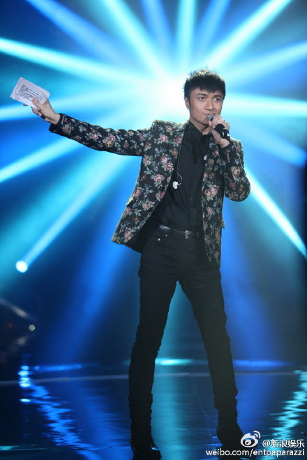 《我是歌手3》古巨基被淘汰 谭维维夺冠 主持人成谜