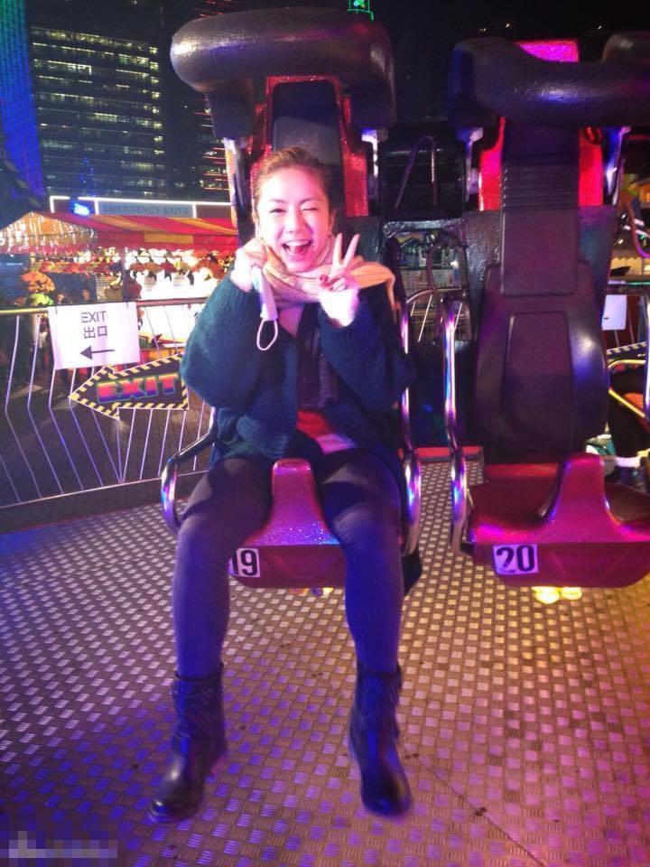 邓紫棋晒游乐场疯玩照 未受林宥嘉影响