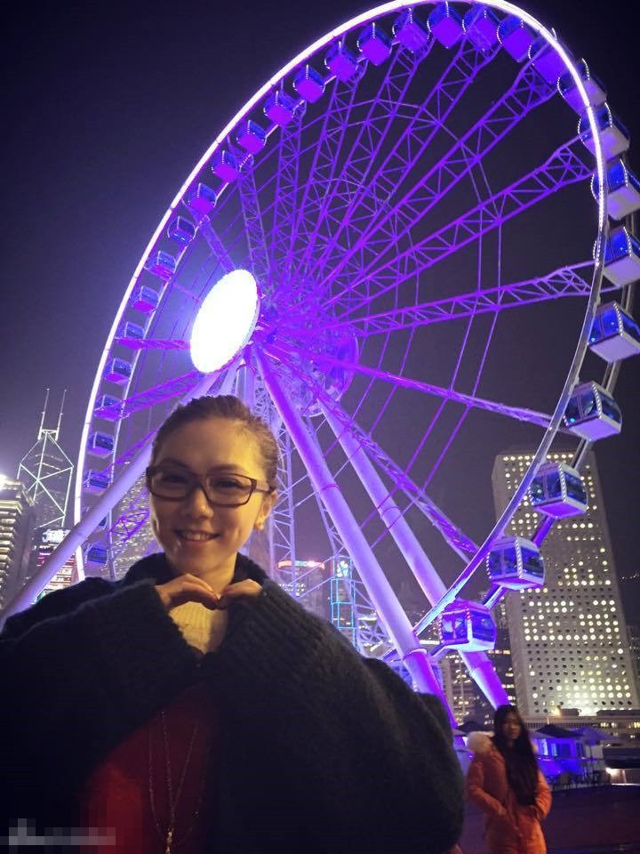 邓紫棋晒游乐场疯玩照 未受林宥嘉影响