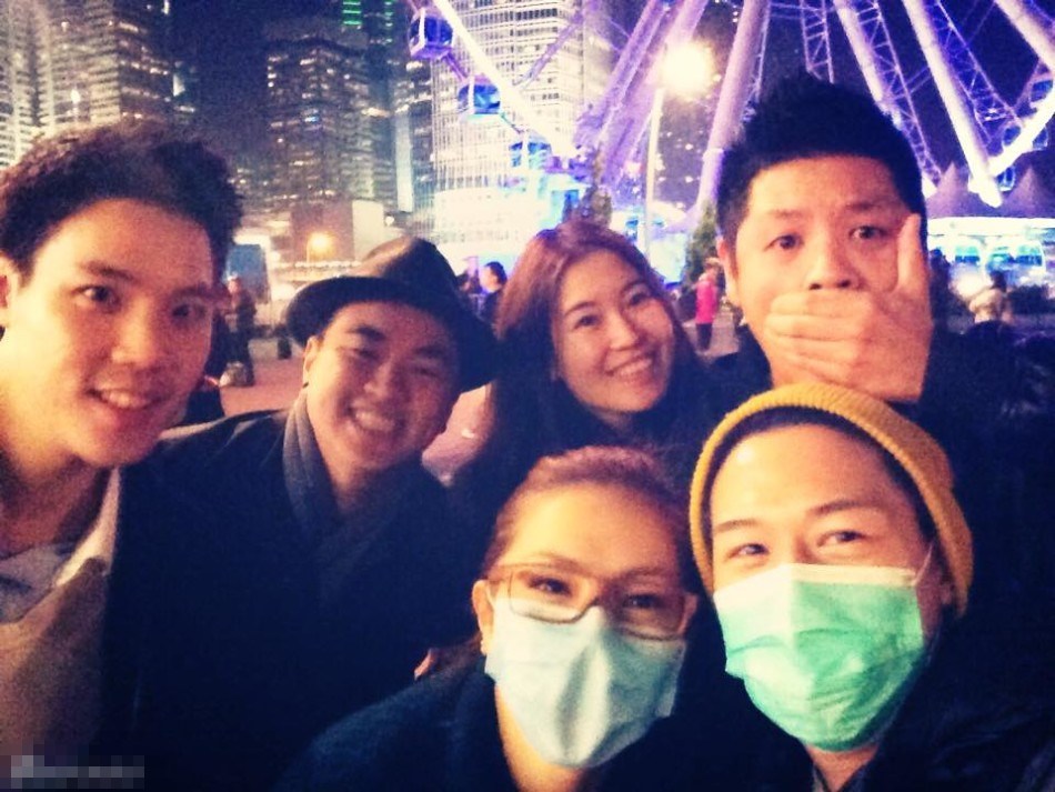 邓紫棋晒游乐场疯玩照 未受林宥嘉影响