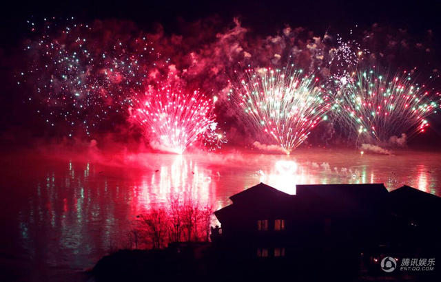 汪峰求婚成功 章子怡激动落泪说出“我愿意”