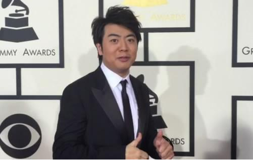 郎朗亮相格莱美红毯 期待见法瑞尔、Gaga